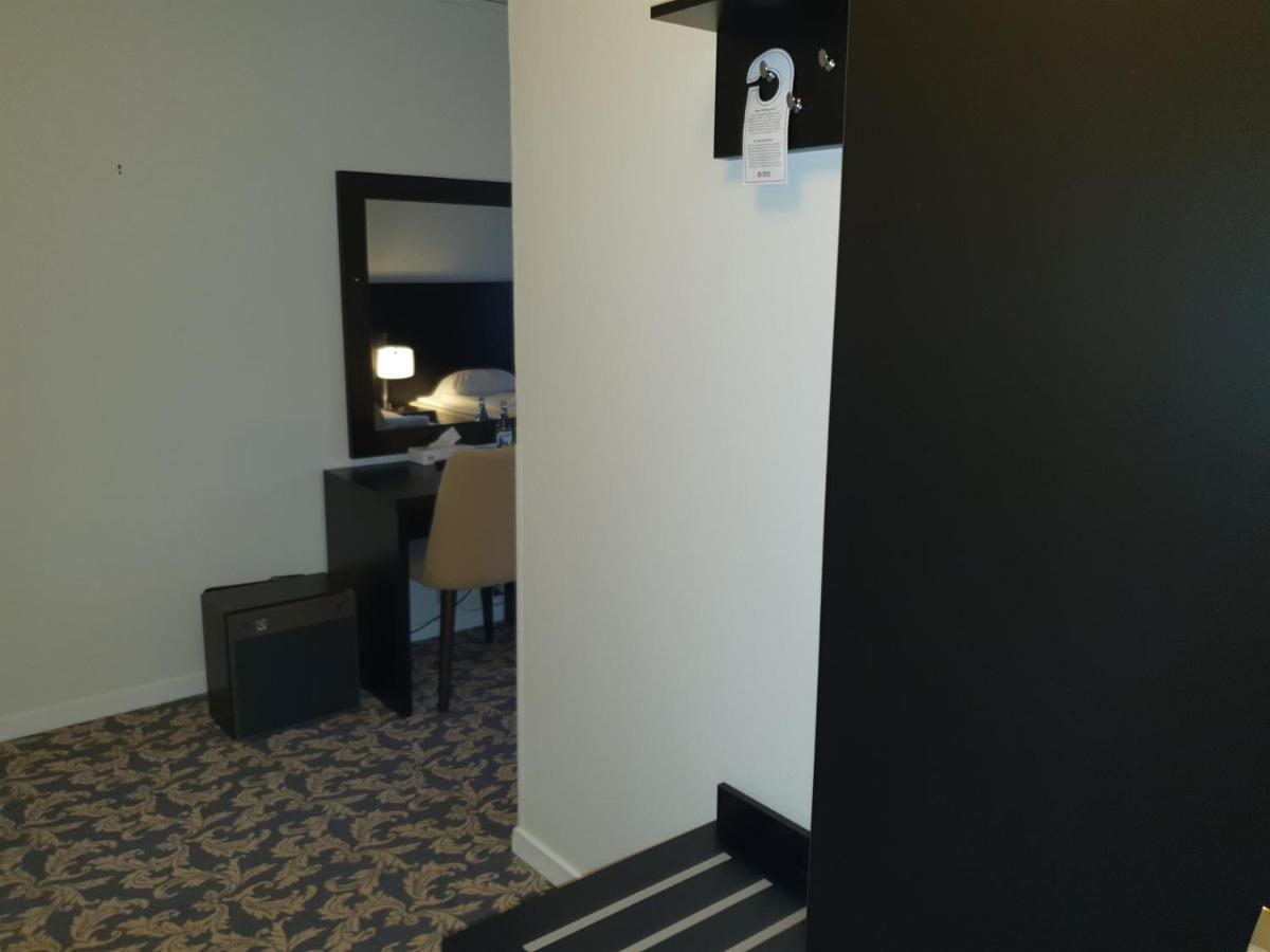 Ariston Hotell 3*